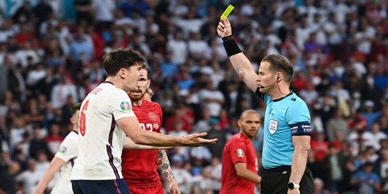 Tổng hợp các kinh nghiệm đặt cược khi chơi kèo thẻ phạt